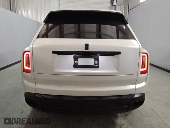 2020 Rolls-Royce Cullinan z VIN SLATV4C09LU114598, wystawiony jako Copart lot #77477184 z przebiegiem 28 391 mil mil oraz Tytuł czysty. Historia ofert i sprzedaży dostępna na DreamBid. Obrazek 6.