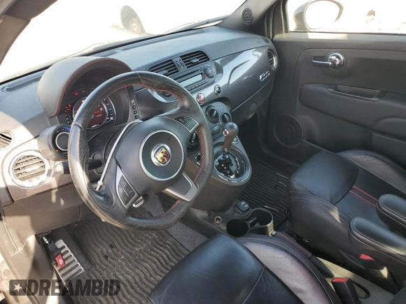 2015 FIAT 500 Abarth z VIN 3C3CFFFH7FT528128, wystawiony jako Copart lot #54179305 z przebiegiem 49 266 mil mil oraz Czysty tytuł • Clean title. Historia ofert i sprzedaży dostępna na DreamBid. Obrazek 8.