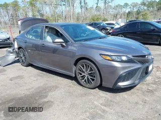 2023 Toyota Camry SE z VIN 4T1G11BK8PU080789, wystawiony jako IAAI lot #41706858 z przebiegiem 48 052 mil mil oraz . Historia ofert i sprzedaży dostępna na DreamBid. Obrazek 1.