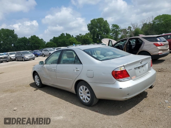 2005 Toyota Camry STD z VIN 4T1BE32K25U501946, wystawiony jako Copart lot #60563535 z przebiegiem 175 564 mil mil oraz Czysty tytuł • Clean title. Historia ofert i sprzedaży dostępna na DreamBid. Obrazek 2.