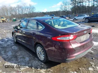 2013 Ford Fusion SE Hybrid z VIN 3FA6P0LU1DR251738, wystawiony jako IAAI lot #41576698 z przebiegiem 158 735 mil mil oraz . Historia ofert i sprzedaży dostępna na DreamBid. Obrazek 3.