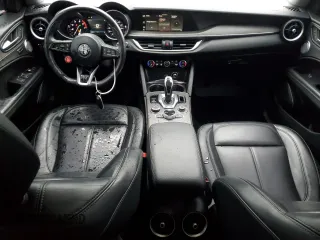 2020 Alfa Romeo Stelvio Ti z VIN ZASPAKBN9L7C94128, wystawiony jako Copart lot #56129775 z przebiegiem 54 042 mil mil oraz Szkody całkowita. Historia ofert i sprzedaży dostępna na DreamBid. Obrazek 8.