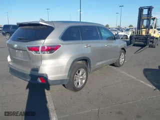 2014 Toyota Highlander XLE with VIN 5TDKKRFHXES024685, listed as a IAAI auction lot 41548281 with 160,000 mi miles. Bid and sale history available at carsss.com. Image 4.