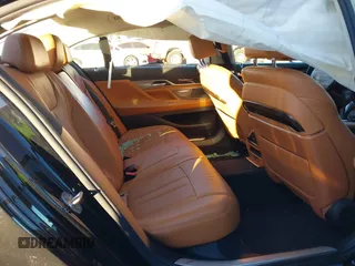 2016 BMW 7 Series 740i z VIN WBA7E2C55GG548125, wystawiony jako IAAI lot #41351277 z przebiegiem Nie podano mil oraz . Historia ofert i sprzedaży dostępna na DreamBid. Obrazek 8.