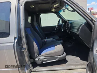 2005 Ford Ranger XLT z VIN 1FTZR45E05PA33894, wystawiony jako Copart lot #60548815 z przebiegiem 154 796 mil mil oraz Czysty tytuł • Clean title. Historia ofert i sprzedaży dostępna na DreamBid. Obrazek 5.