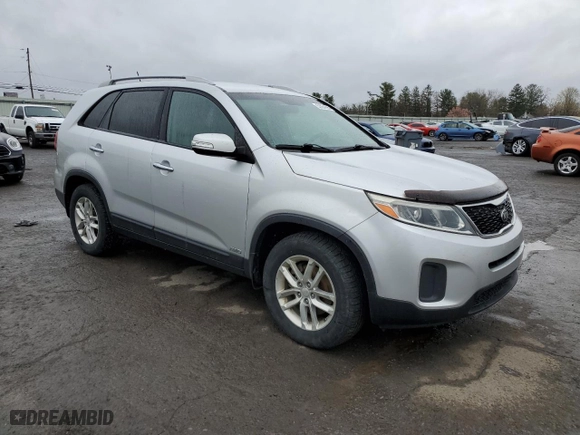 2015 Kia Sorento LX with VIN 5XYKTDA79FG608153, listed as a Copart auction lot 53054295 with 141,276 mi miles and Clean Title. Bid and sale history available at carsss.com. Image 4.
