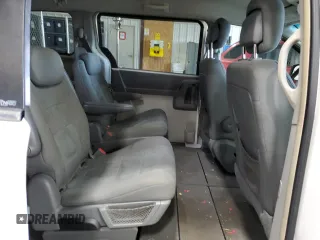 2010 Chrysler Town & Country Touring z VIN 2A4RR5D1XAR492731, wystawiony jako Copart lot #89331835 z przebiegiem 209 381 mil mil oraz Szkoda całkowita • Salvage title. Historia ofert i sprzedaży dostępna na DreamBid. Obrazek 12.