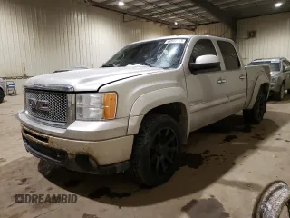2007 GMC Sierra Denali z VIN 2GTEK638571692369, wystawiony jako Copart lot #46514983 z przebiegiem 261 756 mil mil oraz Szkody całkowita. Historia ofert i sprzedaży dostępna na DreamBid. Obrazek 1.