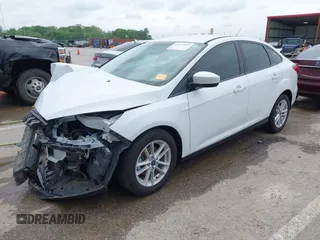 2018 Ford Focus SE z VIN 1FADP3F21JL257262, wystawiony jako IAAI lot #42174952 z przebiegiem 138 872 mil mil oraz . Historia ofert i sprzedaży dostępna na DreamBid. Obrazek 2.