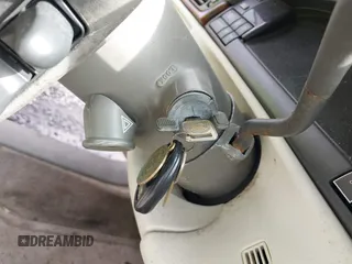 1999 Cadillac DeVille z VIN 1G6KD54Y5XU780836, wystawiony jako IAAI lot #41986180 z przebiegiem Nie podano mil oraz . Historia ofert i sprzedaży dostępna na DreamBid. Obrazek 11.