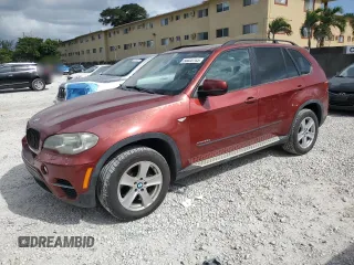2012 BMW X5 35d z VIN 5UXZW0C51CL664774, wystawiony jako Copart lot #50028145 z przebiegiem 129 850 mil mil oraz Tytuł czysty. Historia ofert i sprzedaży dostępna na DreamBid. Obrazek 1.