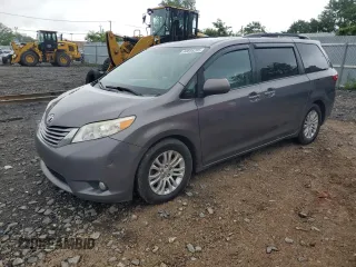 2015 Toyota Sienna XLE with VIN 5TDYK3DC9FS635128, listed as a Copart auction lot 60668285 with 79,676 mi miles and Clean title. Bid and sale history available at DreamBid. Image 1.