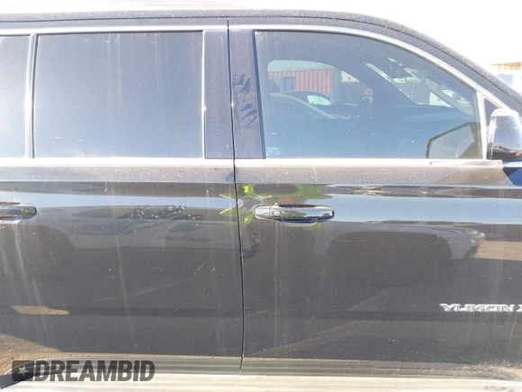 2019 GMC Yukon XL SLT with VIN 1GKS1GKC3KR380153, listed as a IAAI auction lot 41360225 with 152,304 mi miles. Bid and sale history available at carsss.com. Image 13.