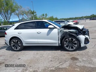 2025 Audi Q8 Premium Plus z VIN WA1EVBF18SD011370, wystawiony jako IAAI lot #42033326 z przebiegiem 164 mil mil oraz . Historia ofert i sprzedaży dostępna na DreamBid. Obrazek 13.
