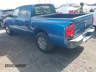 2005 Dodge Dakota SLT z VIN 1D7HE48K25S163588, wystawiony jako IAAI lot #42269518 z przebiegiem 177 850 mil mil oraz . Historia ofert i sprzedaży dostępna na DreamBid. Obrazek 3.