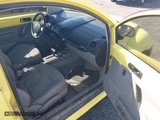1999 Volkswagen New Beetle GLS with VIN 3VWCC21C1XM415115, listed as a IAAI auction lot 41933992 with 193,653 mi miles. Bid and sale history available at carsss.com. Image 5.