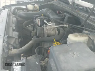 2006 Chevrolet Silverado 1500 Work Truck z VIN 3GCEC14X26G207620, wystawiony jako IAAI lot #41506965 z przebiegiem Nie podano mil oraz . Historia ofert i sprzedaży dostępna na DreamBid. Obrazek 12.