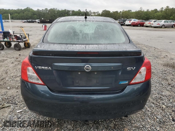 2015 Nissan Versa SV z VIN 3N1CN7AP8FL832042, wystawiony jako Copart lot #55859655 z przebiegiem 157 949 mil mil oraz Szkoda całkowita • Salvage title. Historia ofert i sprzedaży dostępna na DreamBid. Obrazek 6.