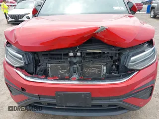 2022 Volkswagen Tiguan SE z VIN 3VV2B7AX9NM129948, wystawiony jako IAAI lot #42247719 z przebiegiem 59 501 mil mil oraz . Historia ofert i sprzedaży dostępna na DreamBid. Obrazek 6.