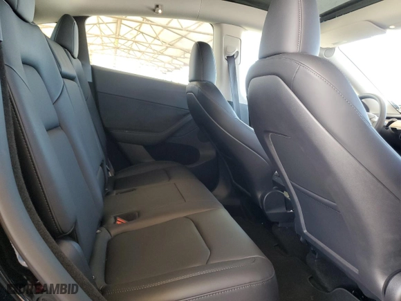 2024 Tesla Model Y Long Range with VIN 7SAYGDEE3RF983588, listed as a Copart auction lot 46408615 with 10,639 mi miles and Salvage Title. Bid and sale history available at carsss.com. Image 11.