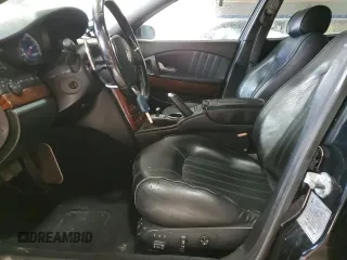 2005 Maserati Quattroporte z VIN ZAMCE39A050015127, wystawiony jako Copart lot #85957714 z przebiegiem 88 278 mil mil oraz Czysty tytuł • Clean title. Historia ofert i sprzedaży dostępna na DreamBid. Obrazek 7.