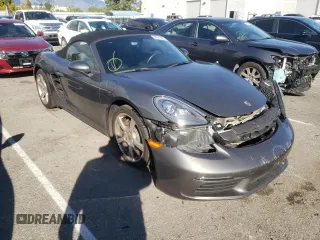 2017 Porsche 718 Boxster z VIN WP0CA2A81HS221942, wystawiony jako Copart lot #36581523 z przebiegiem 73 954 mil mil oraz . Historia ofert i sprzedaży dostępna na DreamBid. Obrazek 4.