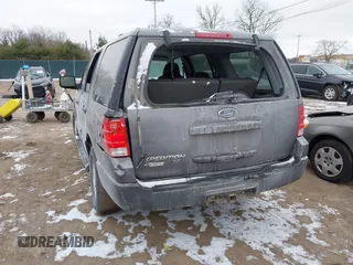2004 Ford Expedition Special Service with VIN 1FMPU16L74LB40928, listed as a IAAI auction lot 41235243 with 233,942 mi miles. Bid and sale history available at carsss.com. Image 3.