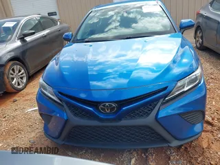 2019 Toyota Camry LE z VIN 4T1B11HK8KU161060, wystawiony jako IAAI lot #42255778 z przebiegiem 104 827 mil mil oraz . Historia ofert i sprzedaży dostępna na DreamBid. Obrazek 12.