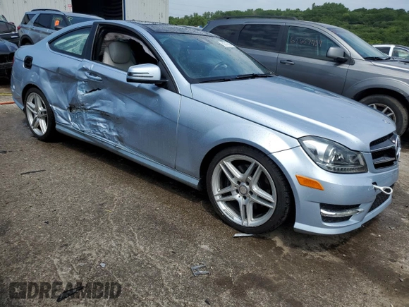 2015 Mercedes-Benz C 350 with VIN WDDGJ8JB6FG401746, listed as a Copart auction lot 62316664 with 141,594 mi miles and Salvage title. Bid and sale history available at DreamBid. Image 4.