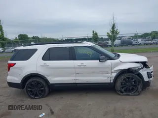 2017 Ford Explorer XLT z VIN 1FM5K8D84HGB85845, wystawiony jako IAAI lot #42342199 z przebiegiem 86 378 mil mil oraz . Historia ofert i sprzedaży dostępna na DreamBid. Obrazek 13.
