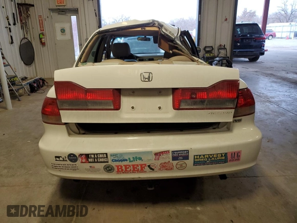 2002 Honda Accord EX z VIN 1HGCG165X2A008669, wystawiony jako Copart lot #41432445 z przebiegiem 260 397 mil mil oraz Czysty tytuł • Clean title. Historia ofert i sprzedaży dostępna na DreamBid. Obrazek 6.
