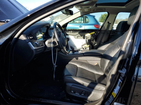 2015 BMW 5 Series 550i xDrive с VIN WBAKP9C54FD693721, выставлен на аукционе Copart как лот 83348714 с пробегом 59 993 миль миль и Списание • Salvage title. История ставок и продаж доступна на DreamBid. Изображение 7.