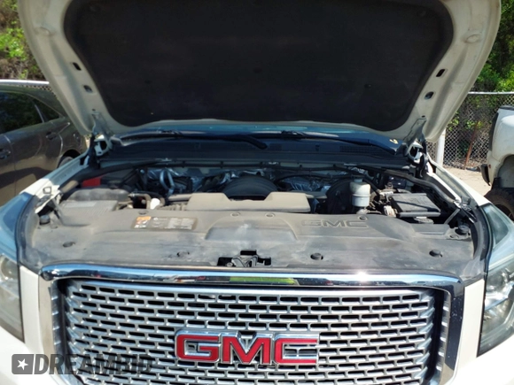 2015 GMC Yukon Denali with VIN 1GKS1CKJ8FR575730, listed as a IAAI auction lot 42048050 with 113,077 mi miles. Bid and sale history available at carsss.com. Image 10.