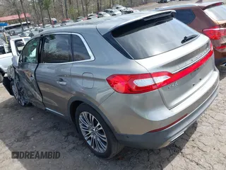 2016 Lincoln MKX Reserve z VIN 2LMTJ6LR7GBL60933, wystawiony jako IAAI lot #41825883 z przebiegiem 148 855 mil mil oraz . Historia ofert i sprzedaży dostępna na DreamBid. Obrazek 3.