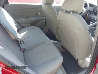 2025 Hyundai Elantra SE z VIN KMHLL4DG4SU856802, wystawiony jako IAAI lot #42102646 z przebiegiem 1 555 mil mil oraz . Historia ofert i sprzedaży dostępna na DreamBid. Obrazek 8.