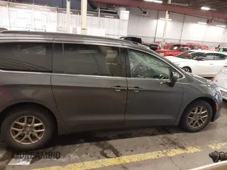 2020 Chrysler Voyager LXi z VIN 2C4RC1DG3LR151663, wystawiony jako IAAI lot #41817756 z przebiegiem 119 517 mil mil oraz . Historia ofert i sprzedaży dostępna na DreamBid. Obrazek 13.