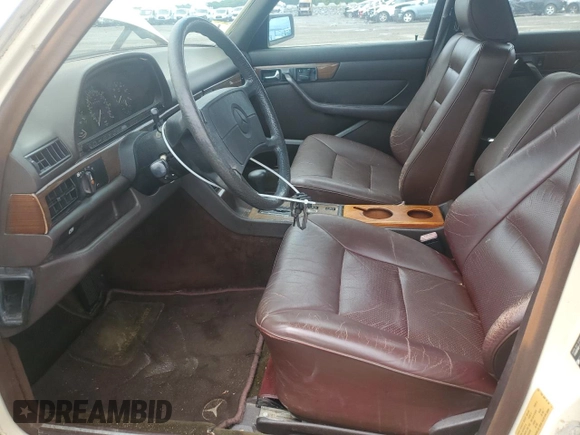 1987 Mercedes-Benz 300 SDL z VIN WDBCB25D8HA344663, wystawiony jako Copart lot #61380085 z przebiegiem 192 685 mil mil oraz Czysty tytuł • Clean title. Historia ofert i sprzedaży dostępna na DreamBid. Obrazek 7.