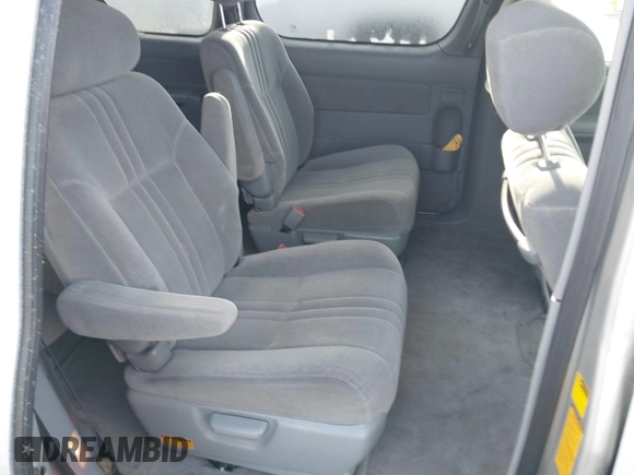 2002 Toyota Sienna LE with VIN 4T3ZF13C62U427621, listed as a IAAI auction lot 41046114 with 273,301 mi miles. Bid and sale history available at carsss.com. Image 8.