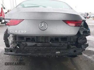 2020 Mercedes-Benz CLA 250 z VIN W1K5J4GB6LN106225, wystawiony jako IAAI lot #41504703 z przebiegiem 51 357 mil mil oraz . Historia ofert i sprzedaży dostępna na DreamBid. Obrazek 6.