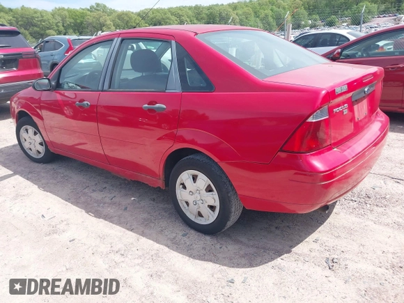 2007 Ford Focus S z VIN 1FAFP34N17W299881, wystawiony jako IAAI lot #42282442 z przebiegiem 144 782 mil mil oraz . Historia ofert i sprzedaży dostępna na DreamBid. Obrazek 3.