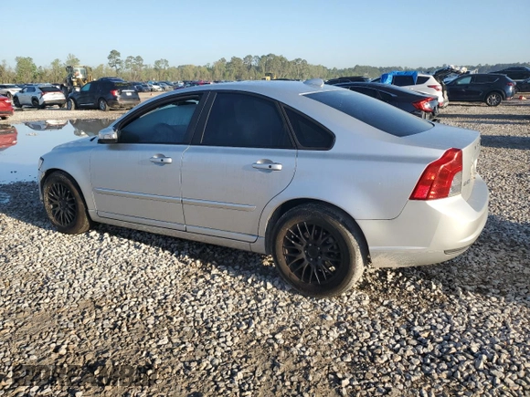 2010 Volvo S40 with VIN YV1382MS7A2510357, listed as a Copart auction lot 50303895 with 157,008 mi miles and Salvage Title. Bid and sale history available at carsss.com. Image 2.