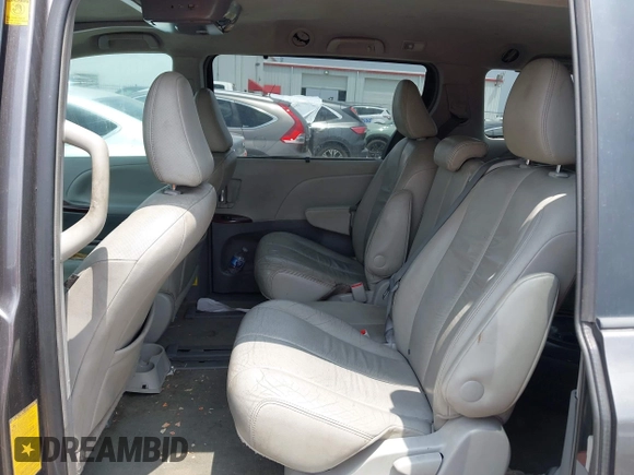 2012 Toyota Sienna XLE AAS z VIN 5TDYK3DC3CS240342, wystawiony jako IAAI lot #42172125 z przebiegiem 244 483 mil mil oraz . Historia ofert i sprzedaży dostępna na DreamBid. Obrazek 8.