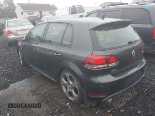 2011 Volkswagen GTI с VIN WVWGV7AJXBW041753, выставлен на аукционе IAAI как лот 42095961 с пробегом Не указан миль и . История ставок и продаж доступна на DreamBid. Изображение 3.