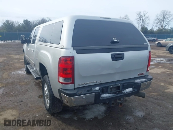 2011 GMC Sierra 2500HD SLT z VIN 1GT121C86BF242488, wystawiony jako IAAI lot #41644211 z przebiegiem 163 233 mil mil oraz . Historia ofert i sprzedaży dostępna na DreamBid. Obrazek 3.