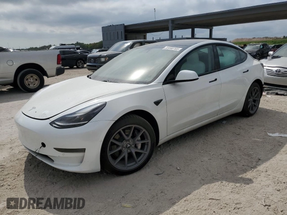 2021 Tesla Model 3 Standard Range Plus z VIN 5YJ3E1EA7MF084900, wystawiony jako Copart lot #53090765 z przebiegiem 42 226 mil mil oraz Nie do naprawy. Historia ofert i sprzedaży dostępna na DreamBid. Obrazek 1.