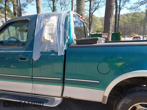 1997 Ford F-150 XL with VIN 1FTDX1860VNA37152, listed as a IAAI auction lot 41713372 with 200,777 mi miles. Bid and sale history available at carsss.com. Image 14.