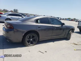 2015 Dodge Charger SXT z VIN 2C3CDXHG7FH765002, wystawiony jako Copart lot #52357755 z przebiegiem 132 453 mil mil oraz Szkoda całkowita • Salvage title. Historia ofert i sprzedaży dostępna na DreamBid. Obrazek 3.