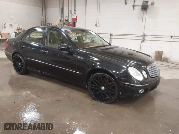 2007 Mercedes-Benz E-Class 3.5L with VIN WDBUF87XX7X214060, listed as a IAAI auction lot 41199590 with 136,011 mi miles. Bid and sale history available at carsss.com. Image 1.