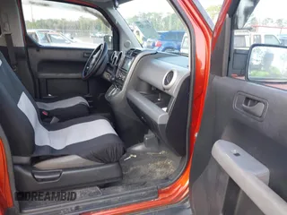 2005 Honda Element LX with VIN 5J6YH18325L010593, listed as a IAAI auction lot 41931020 with 208,741 mi miles and . Bid and sale history available at DreamBid. Image 5.