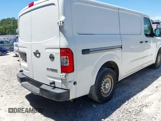 2013 Nissan NV Cargo S z VIN 1N6BF0KM8DN106709, wystawiony jako IAAI lot #42336117 z przebiegiem Nie podano mil oraz . Historia ofert i sprzedaży dostępna na DreamBid. Obrazek 4.